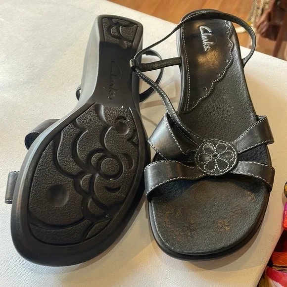 Clarks sandals - Picture 3 of 4